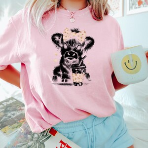 Highland Cow Sweatshirt Coffee Lover Crewneck, Cute Cow Shirt, Trendy Farm Animal Graphic Tee, Gift For Her Bild 8