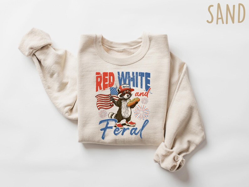 Red White And Feral T-Shirt 4th Of July Raccoon Tee, Patriotic Humor Sweatshirt, Independence Day Crewneck, Funny American Flag Gift Bild 3