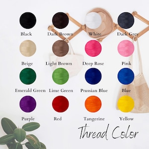 Puede incluir: Una carta de colores que muestra varios colores de hilo, incluyendo negro, marr&oacute;n oscuro, blanco y gris oscuro. Otros colores incluyen beige, marr&oacute;n claro, rosa intenso, rosa, verde esmeralda, verde lima, azul prusiano, azul, morado, rojo, mandarina y amarillo. El texto "Thread Color" est&aacute; en la parte inferior.