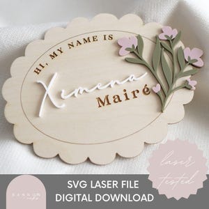 Letrero con nombre para anuncio de bebé SVG, Letrero con nombre de bebé en forma de flor SVG, Letrero de nacimiento en forma de flor, Letrero con nombre de bebé personalizado SVG, Archivo cortado con láser, Digital
