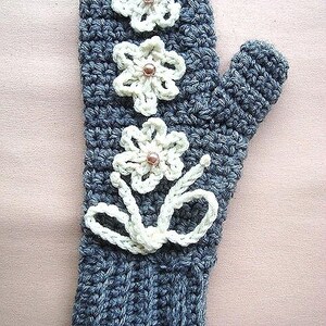 INSTANT DOWNLOAD Crochet Pattern PDF 190 Crochet Mittens Pattern all sizes Grey Mittens with Cream Flowers image 3