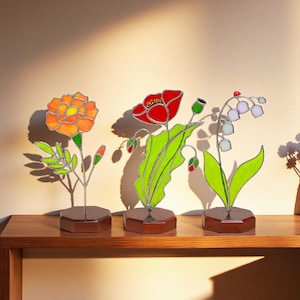 Birth Month Flower Stained Glass - Personalized Floral Gift, Custom Garden Stake, Unique Birthday Gift