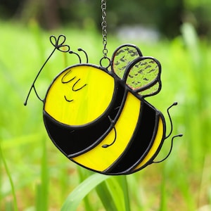 Bee Stained Glass Suncatcher - Cute Glass Bumble Bee Decor for Windows, Light Catcher Gift for Bee Lovers
