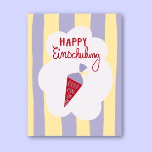 Könnte beinhalten: Eine Grußkarte mit hellviolettem Hintergrund und vertikalen gelben und violetten Streifen. Die Karte zeigt eine weiße Wolkenform mit den Worten "HAPPY Einschulung" in roter Schrift. Ein rot-violettes kegelförmiges Objekt befindet sich in der Wolke.