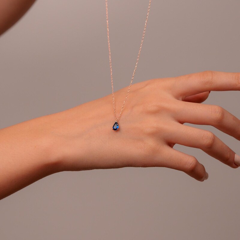 Natura Teardrop Petite Necklace