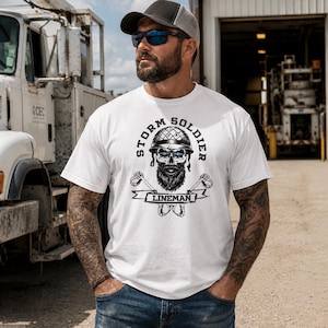 T-shirt Storm Soldier Lineman – Cadeau hoogspanningskabel afbeelding 1