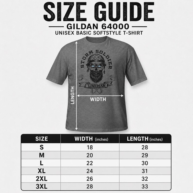 Op de afbeelding: Een grijs gem&ecirc;leerd t-shirt met een afbeelding van een bebaarde schedel met helm en de tekst STORM SOLDIER LINEMAN. Een maattabel toont de breedte- en lengtematen in inches voor de maten S tot 3XL voor dit Gildan 64000 t-shirt.