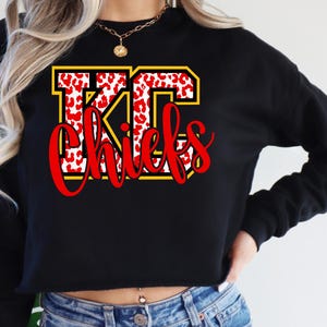 Kansas City Chiefs cropped sweatshirt, Gameday shirt, Chiefs Fans, Three peat, Go Chiefs, Leopard print cropped sweatshirt, Kansas City Chiefs Cropped Sweatshirt | Women's Fleece Pullover | Gameday Ready Gift | Three Peat | Go Chiefs, Cropped Sweatshirt
Chiefs Fan
Game Day Apparel
Three Peat Design
Kansas City Chiefs
NFL Fan Gear
Stylish Activewear
Football Fan Gift
Chiefs Nation
Kansas Superbowl
Chiefs cropped top
Cropped Chiefs shirt
Leopard print crop
