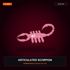 Peut inclure: Une figurine de scorpion articulé rose avec des pattes segmentées, des pinces et une queue courbée. L'image contient des étiquettes de texte indiquant LCD CRAFT, 3D STL FILE, ARTICULATED SCORPION et PREMIUM PRINT-IN-PLACE STL FILE sur fond sombre.