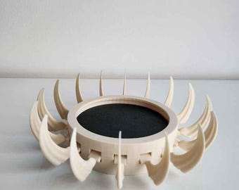 Posavasos mecánico con trampa STL / Monstruo cinético imitador y telaraña / Portavasos con garra móvil / Accesorio de mesa DD / Descarga digital