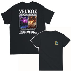 Könnte beinhalten: Schwarzes T-Shirt mit einem weißen Aufdruck des League of Legends-Charakters Vel'Koz. Der Aufdruck zeigt den Text "Vel'Koz", "The Eye of the Void", "League of Legends" und "Riot Games".
