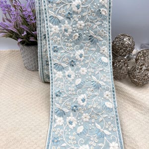 Galon brodé 14 cm turquoise clair – ruban floral blanc & bleu pâle pour robes et projets couture diy
