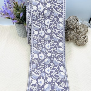 Galon brodé 14 cm violet lavande – ruban floral blanc pour rideaux, robes et décoration textile romantique