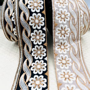 Galon brodé marguerites dorées 6 cm – ruban noir ou rose poudré pour couture élégante, accessoires et décoration textile