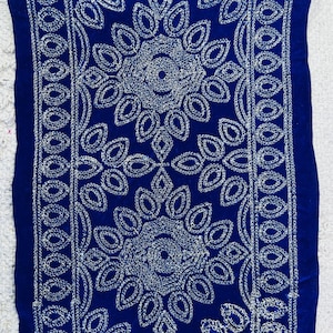 Galon très large en velours bleu saphir brodé de fils dorés