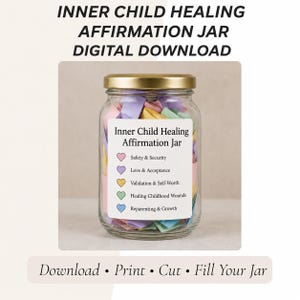 Puede incluir: Un tarro de cristal lleno de papeles de colores, etiquetado como "Inner Child Healing Affirmation Jar". El tarro tiene una tapa dorada y una etiqueta blanca que enumera afirmaciones como "Safety & Security". El texto en la parte superior dice "INNER CHILD HEALING AFFIRMATION JAR DIGITAL DOWNLOAD."
