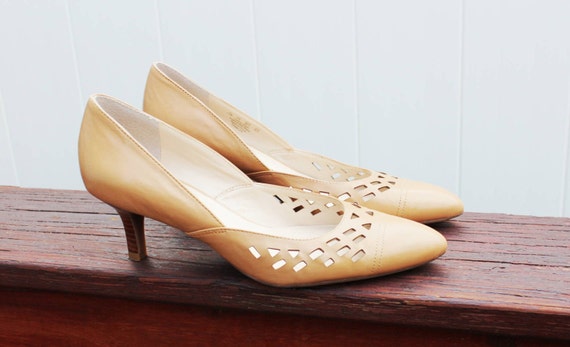 Nude Franco Sarto cut out pumps ( Sz 7.5, Eu 38.5… - image 2