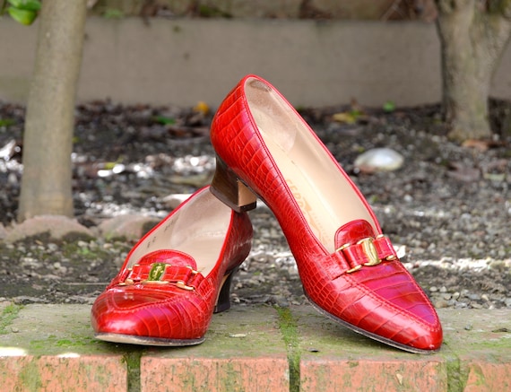 Salvatore Ferragamo Made in Italy Gold and Red Leather Low Heels sz 6, Eu  36.5 
