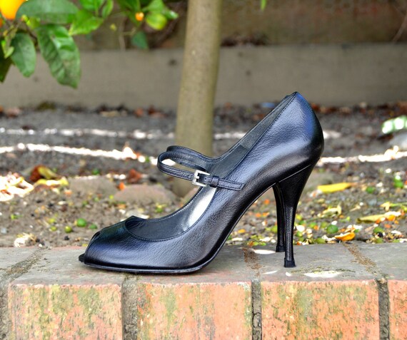 stuart weitzman peep toe heels