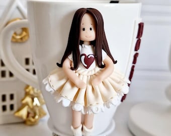 Taza de arcilla polimérica con forma de muñeca, taza de café única, regalo ideal para amantes del té, taza de arcilla personalizada, taza kawaii, juego de té de muñecas, tazas de arcilla para niñas.