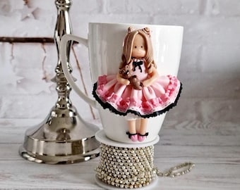 Taza encantadora decorada con figuras de arcilla polimérica, tazas de arcilla, taza femenina, taza de arcilla polimérica, taza navideña, taza de arcilla, muñecas de arcilla, taza personalizada