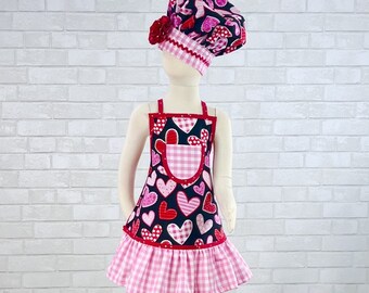Apron for Girls, Kids Ruffled party Apron, Littel Girls Heart Apron, Valentine's Day photo shoot, Gift for girls, Toddler Apron