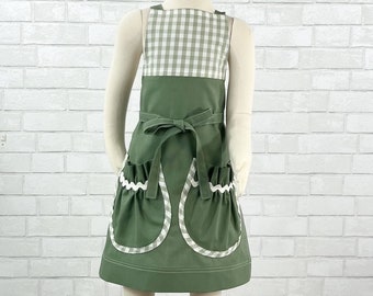 Classic Aprons for Children, Cute Kids Apron, 1st birthday Photo prop for babies, Pretend play toddler kitchen apron, Birthday party favor.