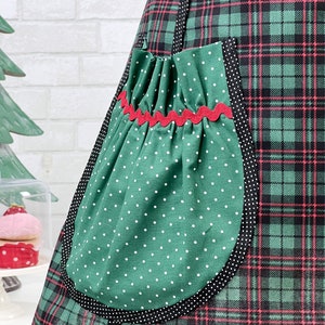 Women's Christmas Apron, Women's Holiday Apron, Cute Retro Apron for Women, Christmas Plaid apron for women, Green Plaid image 4