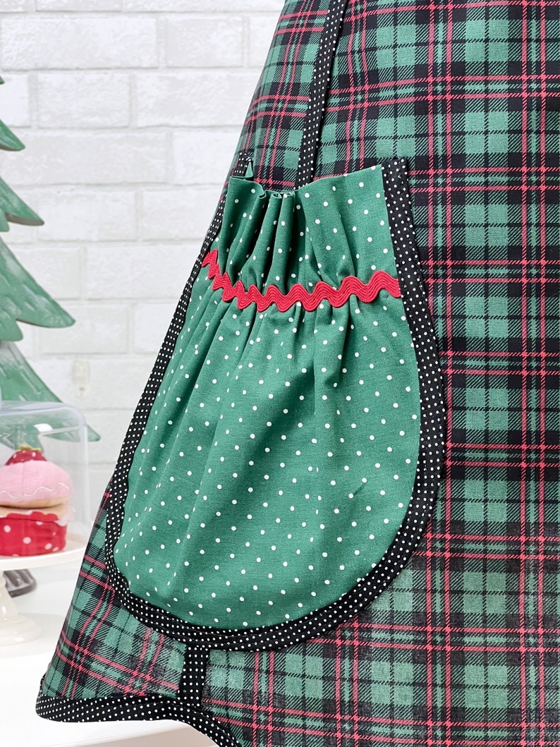 Women's Christmas Apron, Women's Holiday Apron, Cute Retro Apron for Women, Christmas Plaid apron for women, Green Plaid image 4