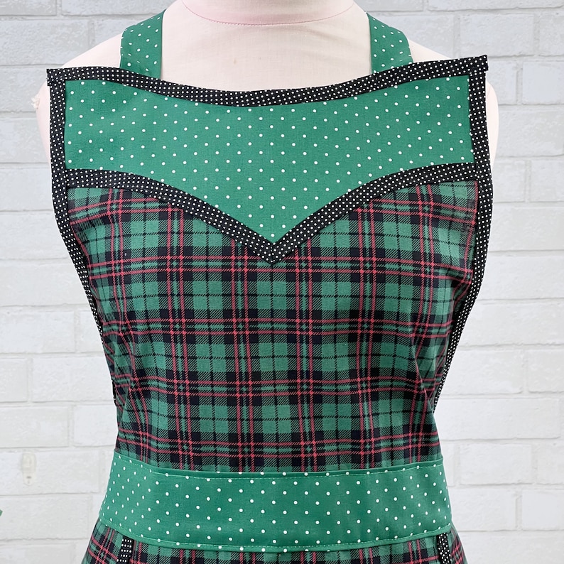 Women's Christmas Apron, Women's Holiday Apron, Cute Retro Apron for Women, Christmas Plaid apron for women, Green Plaid image 3