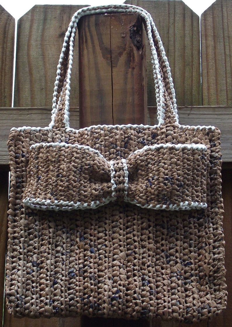 Crochet Pattern .....Everyday Plarn Handbag with decorative bow ... use as a book bag, diaper bag, lunch bag, craft bag...... image 1