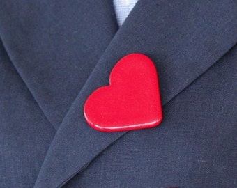 Gran Corazón Rojo, broche de corazón rojo, alfiler de corazón rojo, corazón rojo de cerámica, Día de San Valentín, regalo para ella, alfiler de solapa, broche de declaración, Studioleanne