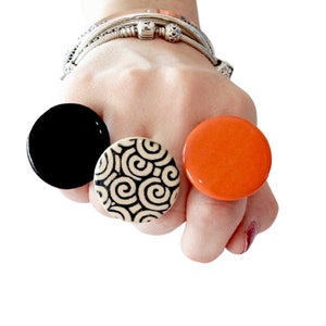 Moderiktiga statement-ringar, Keramiska ringar, stapelbara ringar - keramiska smycken, djärva ringar, justerbara ringar, cocktailringar, handgjorda ringar