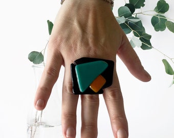 Ring van gesmolten glas, inspirerende sieraden, groene ring, modering, geometrische ring, statementring, grote ring, unieke ring glaskunst