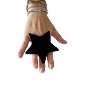 Anillo negro, anillo estrella, anillo llamativo, anillo de cerámica, anillo grande, anillo extragrande, anillo de moda, anillo hecho a mano por StudioLeanne, anillo de cóctel