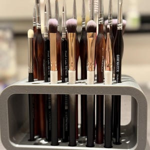 Brush Holder, Desk Organizer for Paint, Makeup or Art Brushes - 3D Printing - Blender Modeling - BambuLab - Limited Edition, Only Few Left