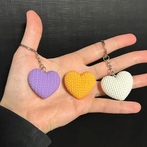 Stickad hjärtnyckelring, söt hjärtnyckelring, handgjord berlock - 3D-utskrift - Blendermodellering - BambuLab - Begränsad upplaga, fåtal kvar