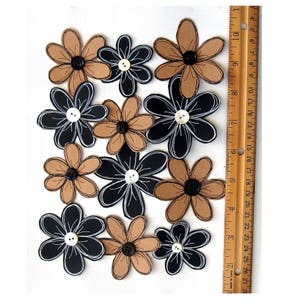 Lot de 12 fleurs techniques mixtes, fleurs noires et colorées kraft, fleurs gribouillées dessinées à la main,