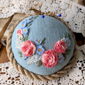 Artisan Vintage Pin Cushion | Flower Embroidery Gift for Seamstress | Unique Sewing Tool, Hand-Embroidered Floral Design | Retro Sewing Gift