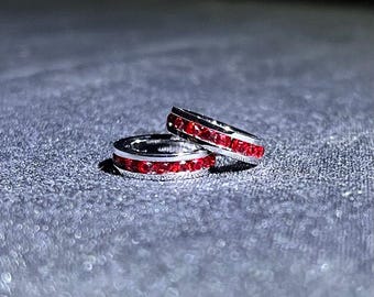 Para srebrnych zawieszek z kryształami Swarovskiego i rubinami firmy Traditions Jewelry Company – 13 mm