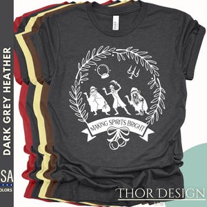 Chemise de Noël lumineuse Making Spirits | T-shirt inspiré d&#39;un manoir hanté avec des fantômes faisant de l&#39;auto-stop | Le cadeau de Noël parfait pour les fans de Disney