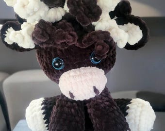 Handgemachte gehäkelte Highland Kuh - Dunkelbraun & Creme - Alter 3 und Up
