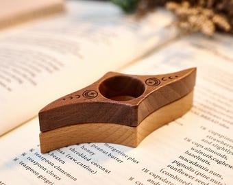 Engraved Wooden Thumb Page Holder, Handmade Book Accessory, Reading Helper and Page Spreader, Thoughtful Gift for Readers and Book Lovers