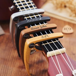 Custom Wood Grain Metal Guitar Capo, Engraved Capo & Pick Set for Guitar, Unique Father&#39;s Day Guitar Gift, Ideal Music Gift for Guitarist