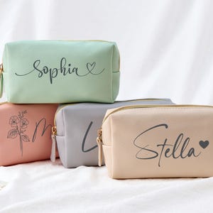 Trousse à maquillage en cuir gravée, pochette fleurie pour le mois de naissance, organiseur cosmétique personnalisé pour femme, cadeau de remerciement personnalisé pour demoiselle d'honneur