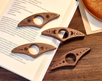 Porte-page personnalisé en noyer, écarteur de page en bois avec nom personnalisé, cadeau parfait pour les amateurs de livres pour un anniversaire ou un anniversaire de mariage