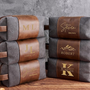 Trousse de toilette personnalisée pour homme, cadeau de garçon d'honneur personnalisé pour mariage, organiseur de voyage avec poches spacieuses, trousse de toilette gravée pour le marié
