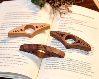 Handmade Wooden Book Page Holder, Personalized Thumb Page Keeper, Reading Accessory, Perfect Gift for Book Lovers and Avid Readers