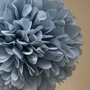 Silver blue - one pom