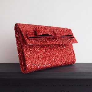 レッドグリッターリボンクラッチバッグ - 世界に一つだけの逸品 - 世界中送料無料